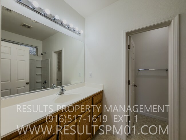 Building Photo - Gorgeous 3 Bedroom Home! A Must See!