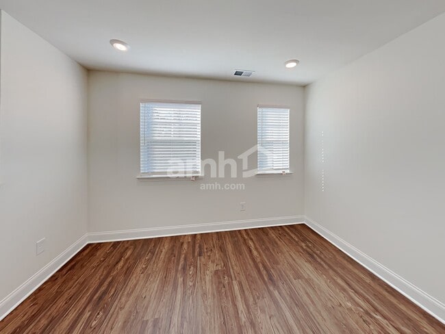 Building Photo - 7049 Creeksong Dr