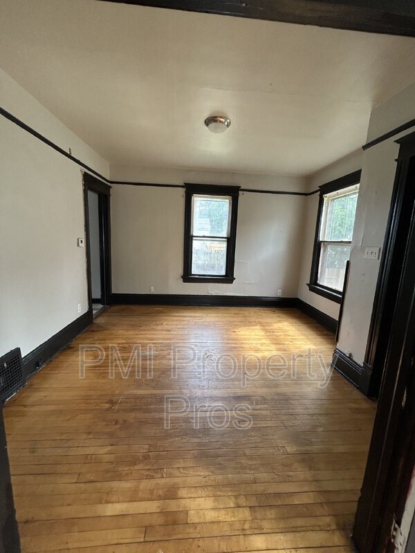 Building Photo - 1010A S 26th St