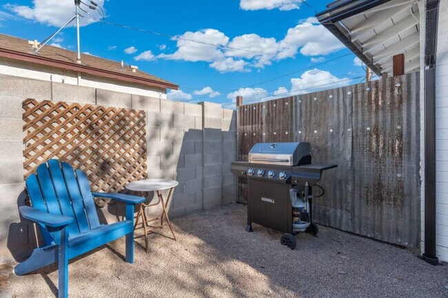 Building Photo - 1407 E McKinley St