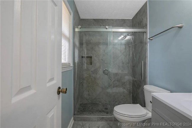 Building Photo - 929 Hollydale Ln
