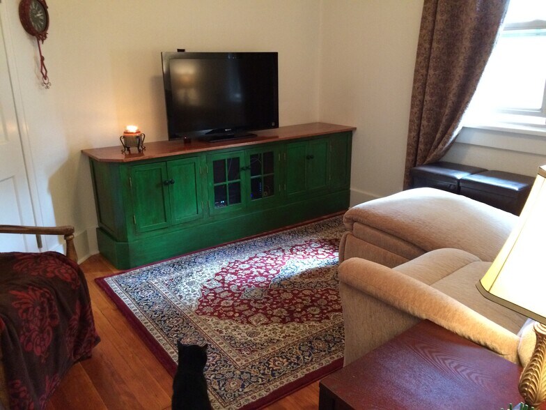 Bed 3 - 4938 Meade st