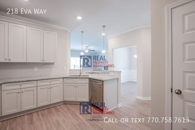 Building Photo - 218 Eva Wy