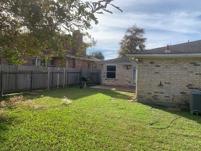 Building Photo - 4945 Avron Blvd