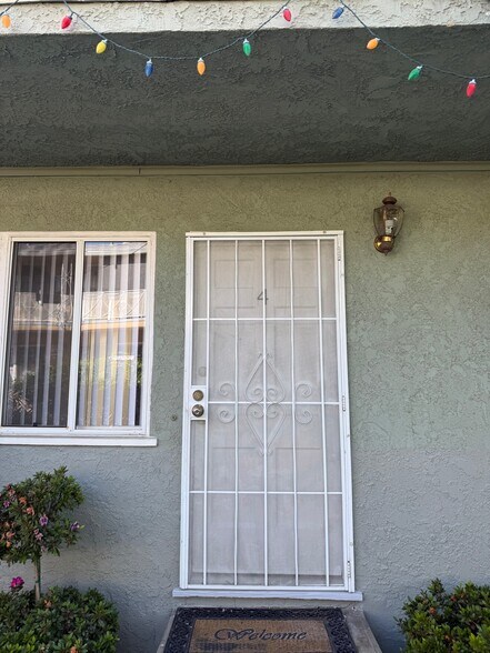 Building Photo - 1009 E Garfield Ave