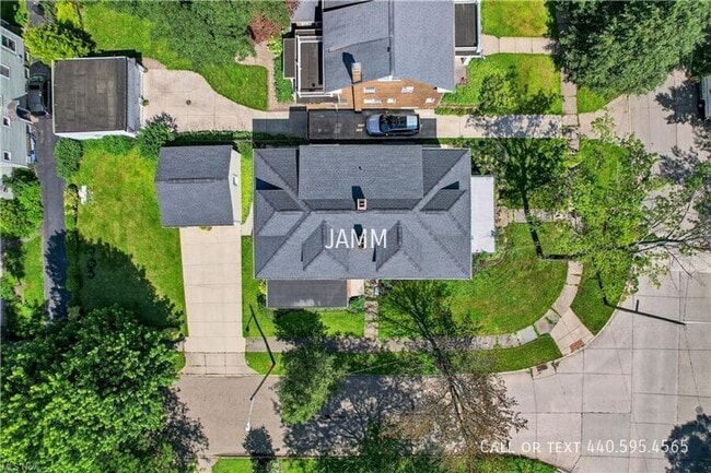 Building Photo - 2205 Briarwood Rd