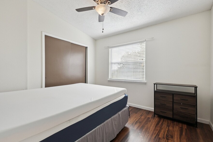 Building Photo - 7618 Colonial Ct