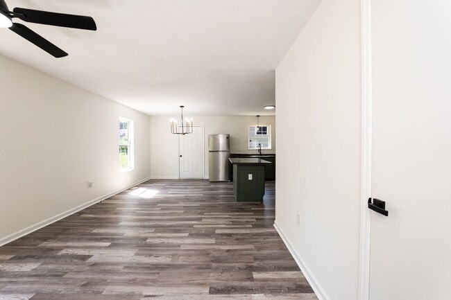 Building Photo - Three Bedroom Home Move in ready!