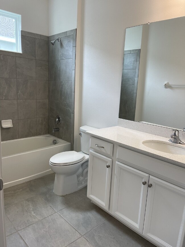 Building Photo - "Spacious 4-Bedroom Oasis with 3 Full Bath...