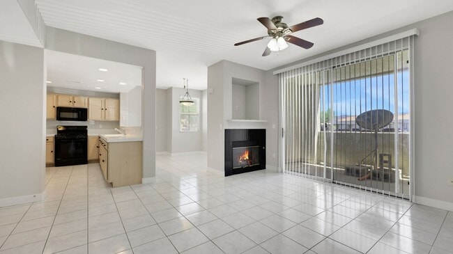 Building Photo - Gorgeous 3 bedroom Condo in Green Valley