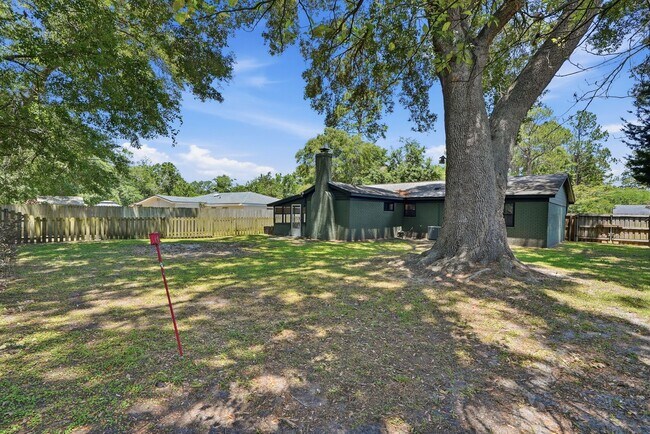 Building Photo - 703 Pineview Ct