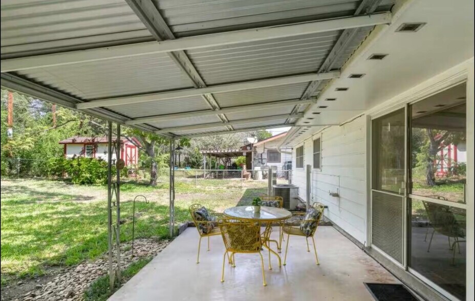 Building Photo - Room in House on Burr Oak Dr