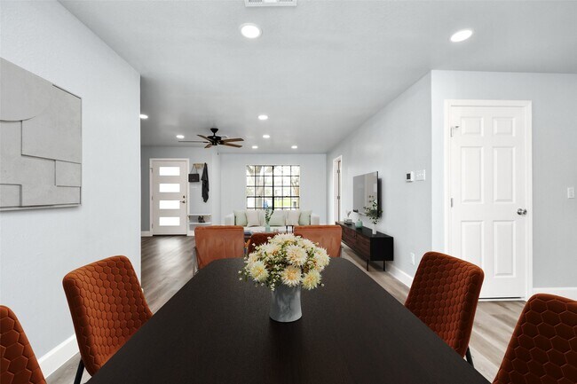 Building Photo - 6411 Hollow Oaks Dr