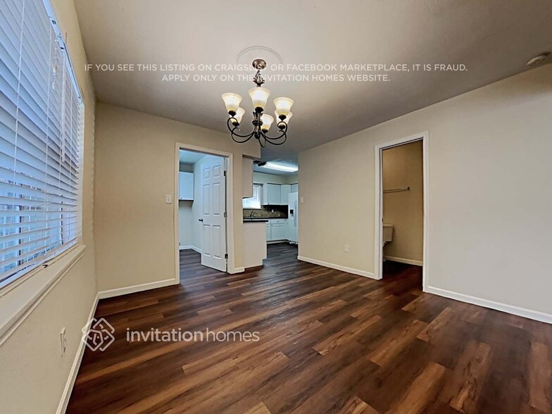 Building Photo - 11639 Idlebrook Dr