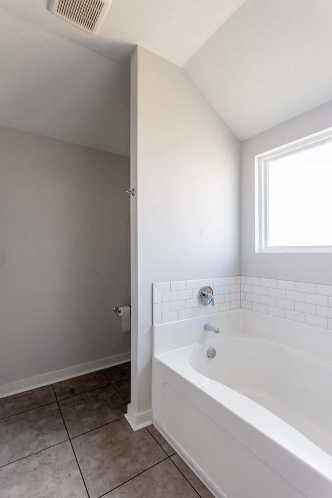 Building Photo - Summerton Beauty!  Ready for your family to make memories in!    ** HOLIDAY SPECIAL! **