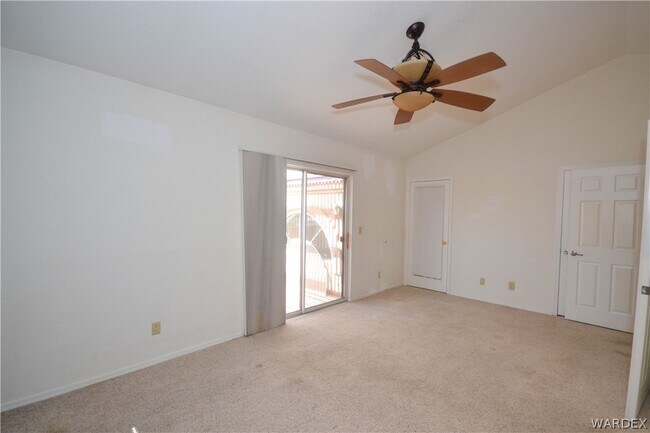 Building Photo - 2911 Country Club Dr
