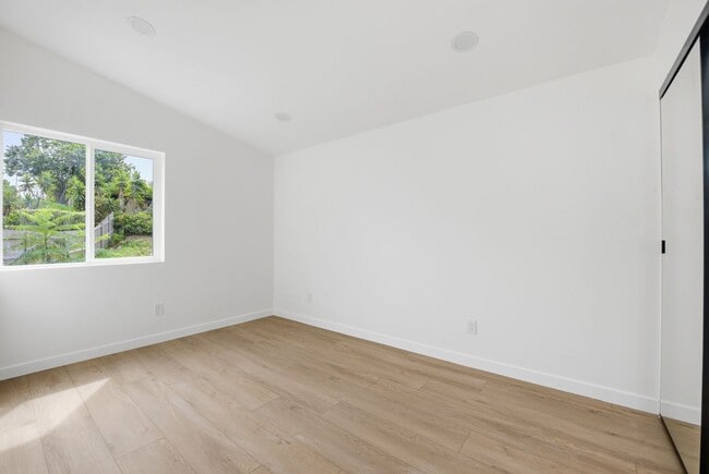 Building Photo - Brand new remodel!