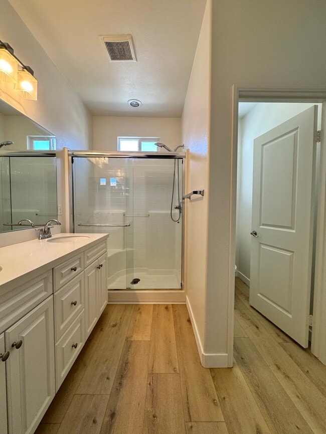 Building Photo - Newer Townhouse for lease in Eastvale.