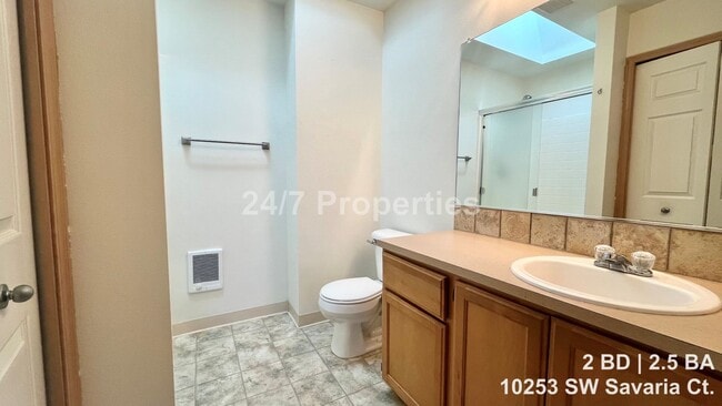 Building Photo - Spacious 2 BD | 2.5 BA Townhome w/ Vaulted Ceilings - Beaverton