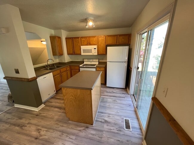 Building Photo - 452 Argyll Ct