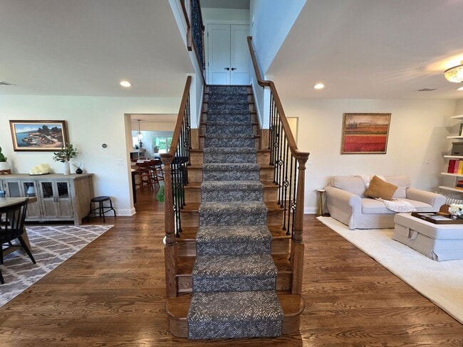 Building Photo - Luxury Living in Ridgewood