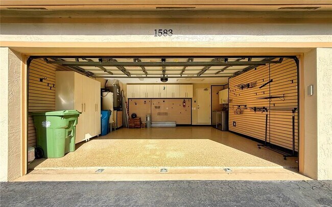 Building Photo - 1583 Presidio Dr