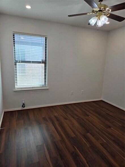 Building Photo - 1124 Hyde Park Dr