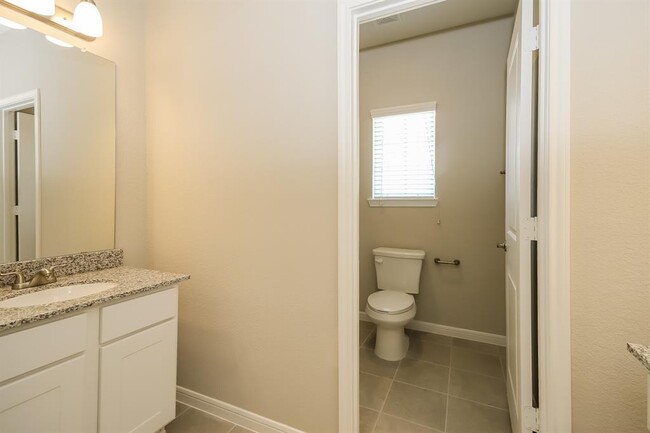Building Photo - 9910 Crescent Cove Dr