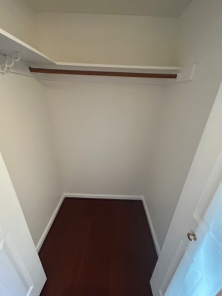 Building Photo - 30 Old Mill Bottom Rd N