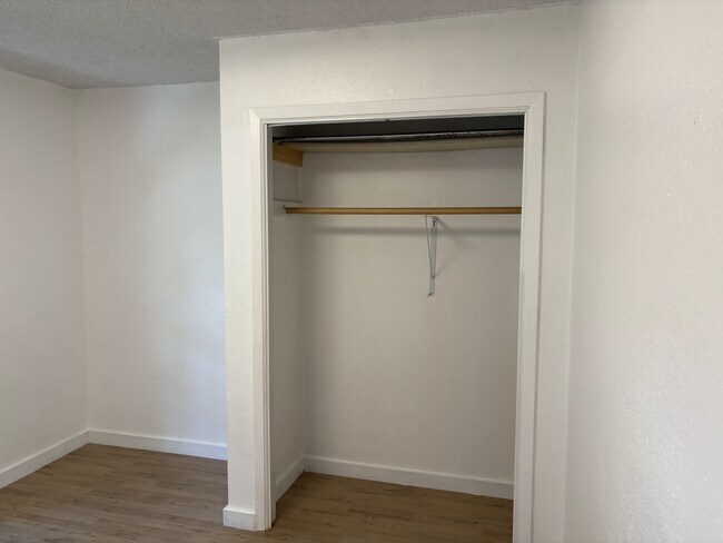 Building Photo - 4006 Hillside Dr