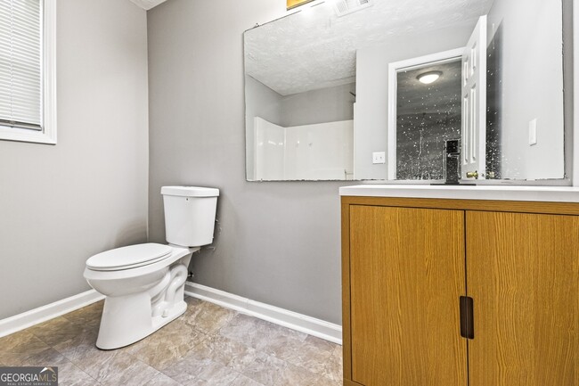 Building Photo - 2364 Fallbrook Ct