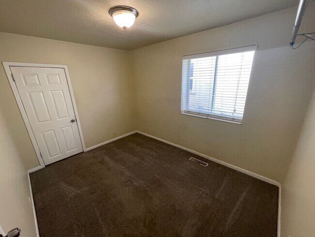 Building Photo - Liberty Park One Bedroom Single Family Home with Huge Yard