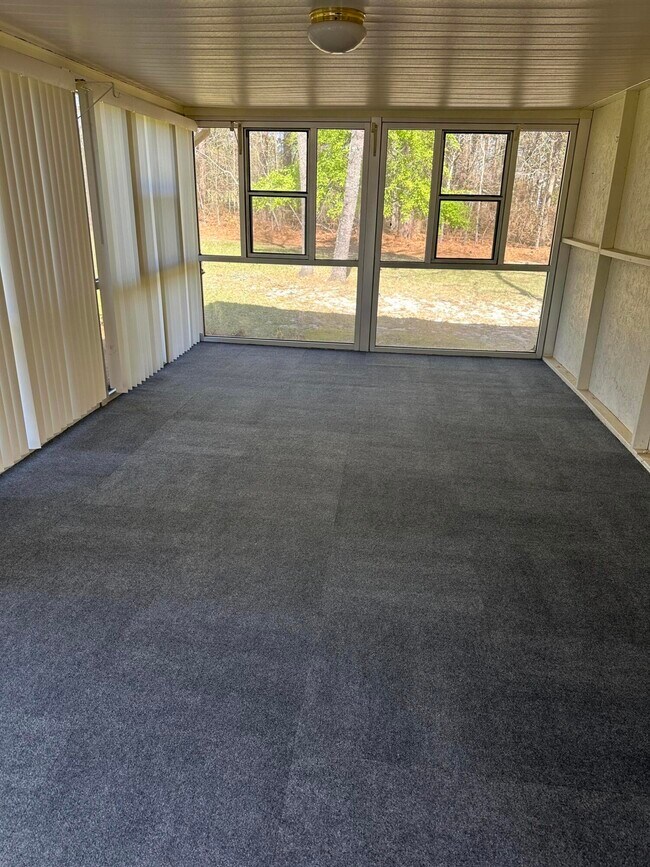 Building Photo - 312 Sorin Cir