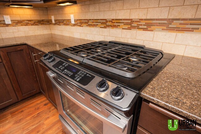 Building Photo - Single Story home with 2 bed and office fo...