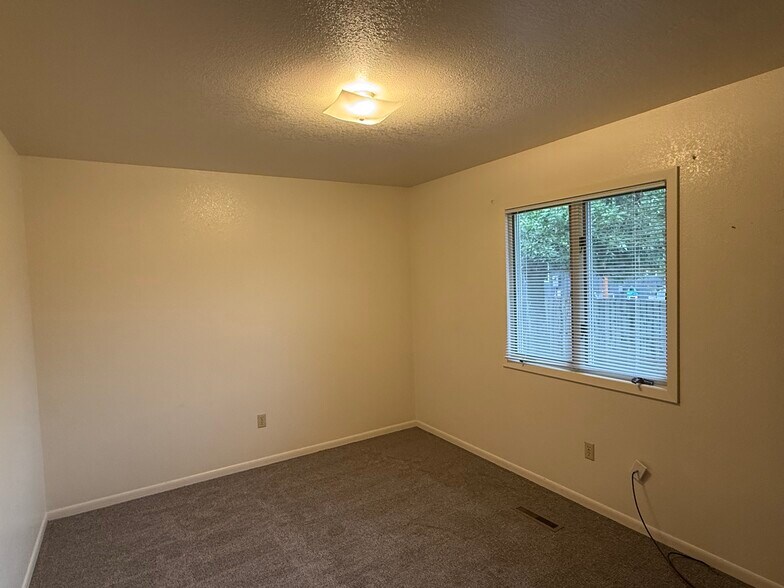 bedroom 2 - 3091 Saint Johns Ave