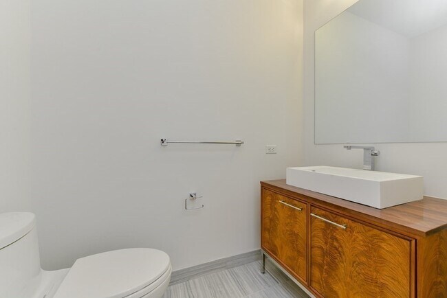 Building Photo - 1 Dalton St