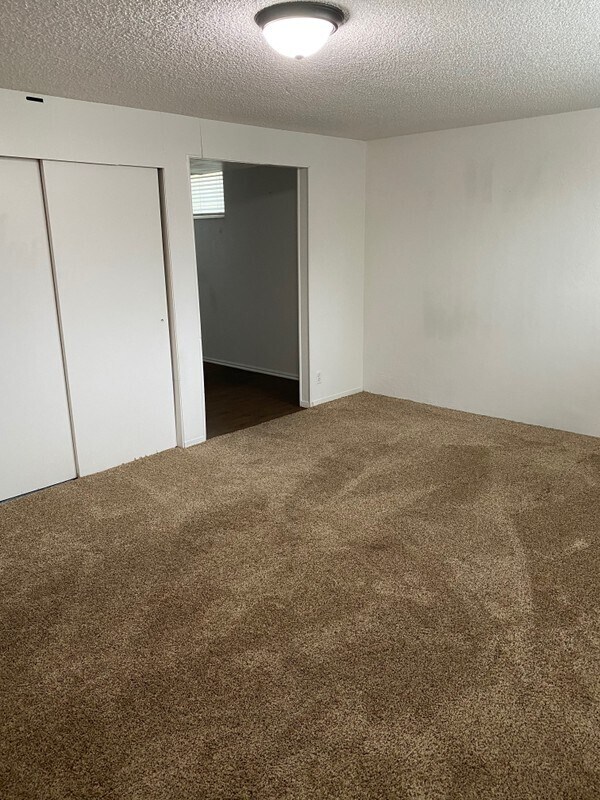 Building Photo - 1547 S 320 E