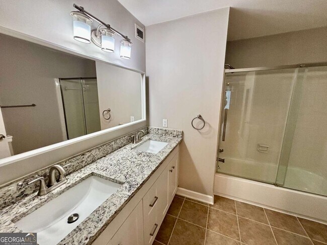 Building Photo - 58 Rumson Ct