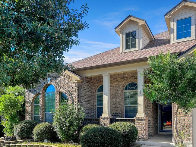 Building Photo - Spacious and Stylish in Schertz!