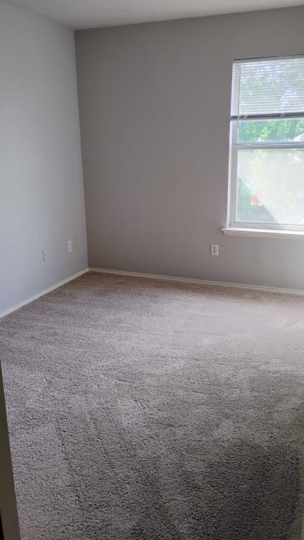 Building Photo - 1305 Village Garden Dr