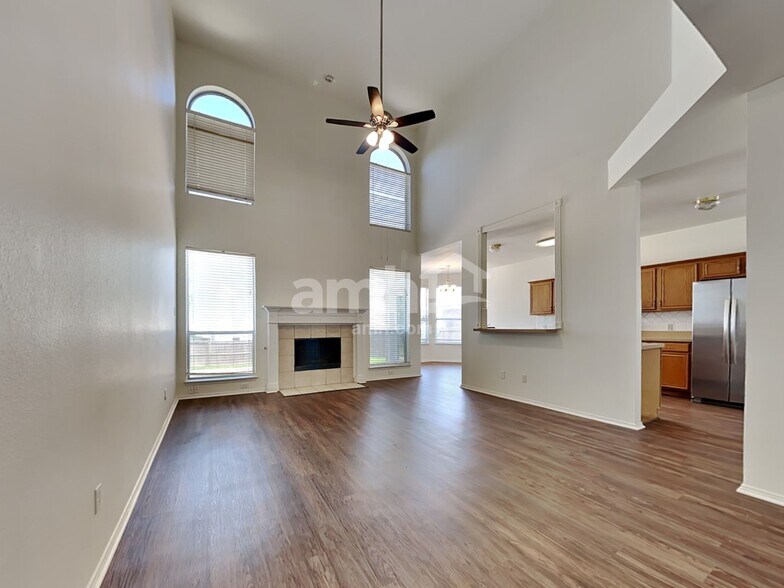 Building Photo - 7017 Chaucer Dr