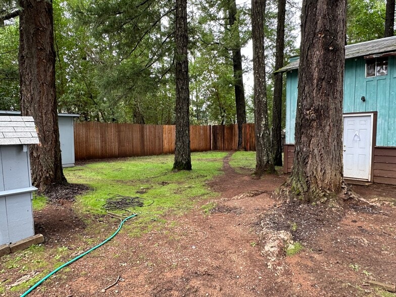 Building Photo - 4290 Lake Shore Dr