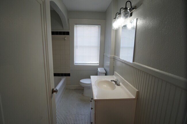 Building Photo - 7223 1st Ave S