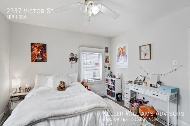 Building Photo - 2357 Victor St