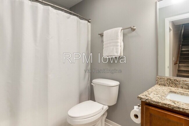 Building Photo - 1651 SW Arlan Dr