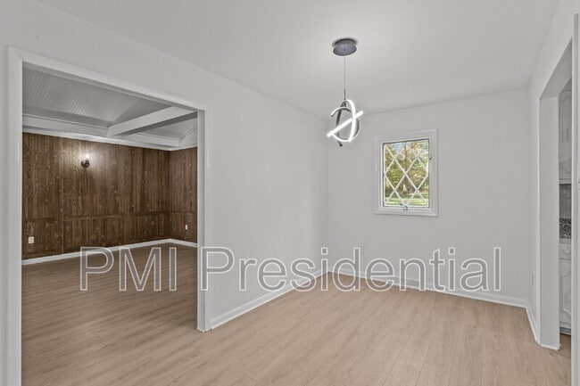 Building Photo - 4560 E Williamsburg Rd