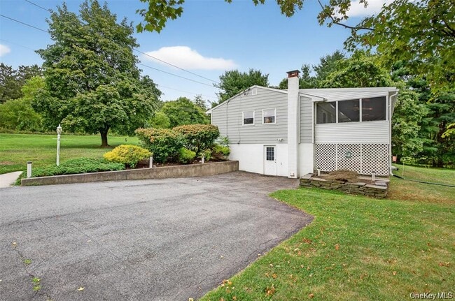 Building Photo - 8 Perkinsville Rd