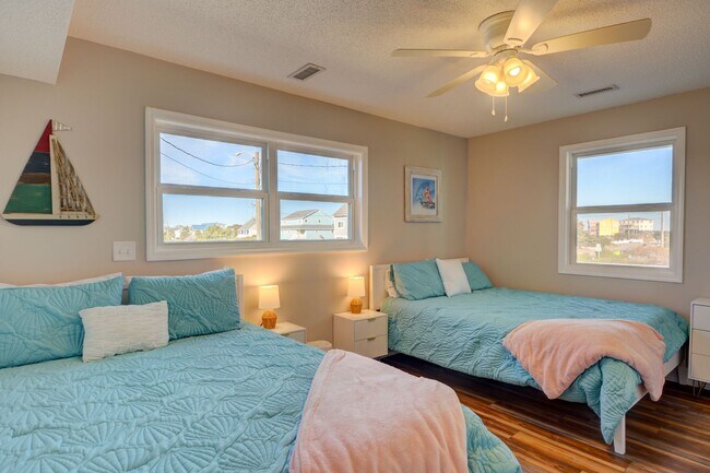 Building Photo - UNBELIEVEABLE VIEWS - Ocean Front OFF SEAS...