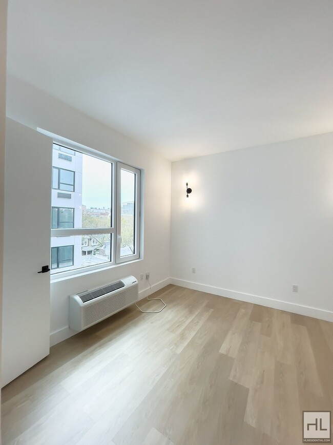 Building Photo - Crown Heights / Sunlit Studio 1-Bath / New...