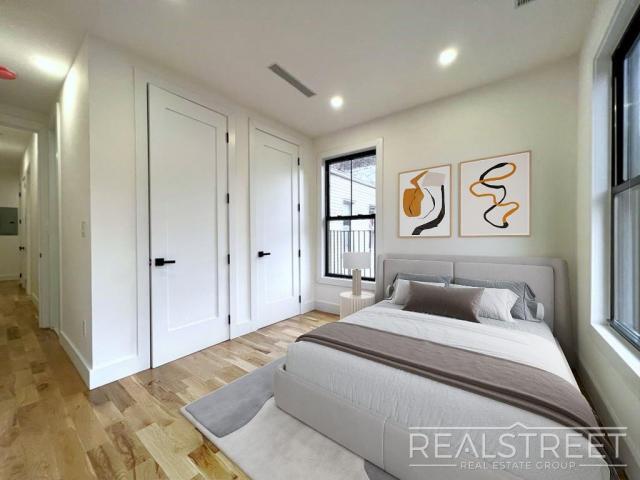 Building Photo - 3 bedroom in BROOKLYN NY 11213